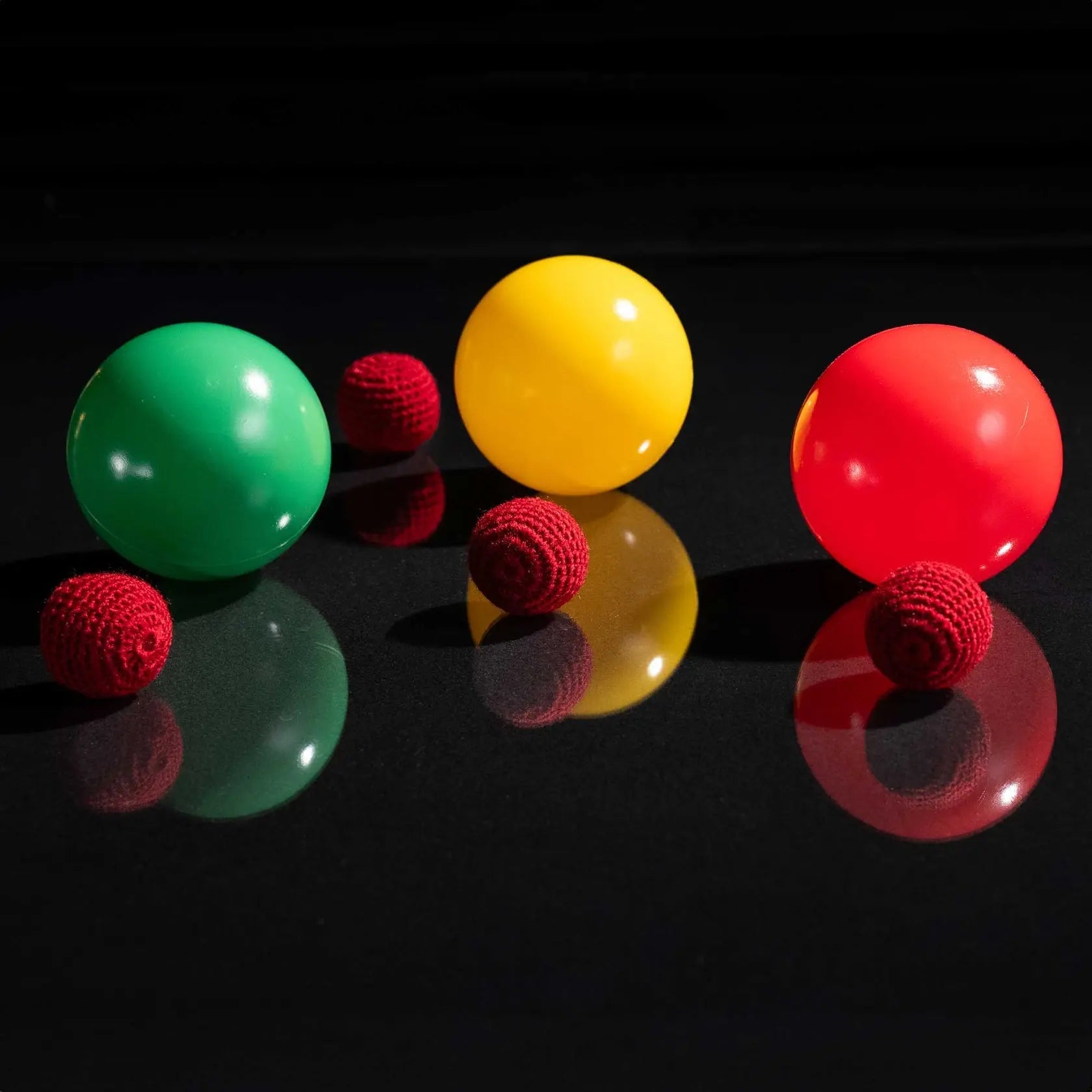 Giant Cups & Balls Collector's Edition-Magic Makers Inc Magic Makers Inc.